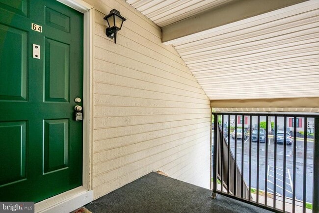 Foto del edificio - 64 Taylor Dr