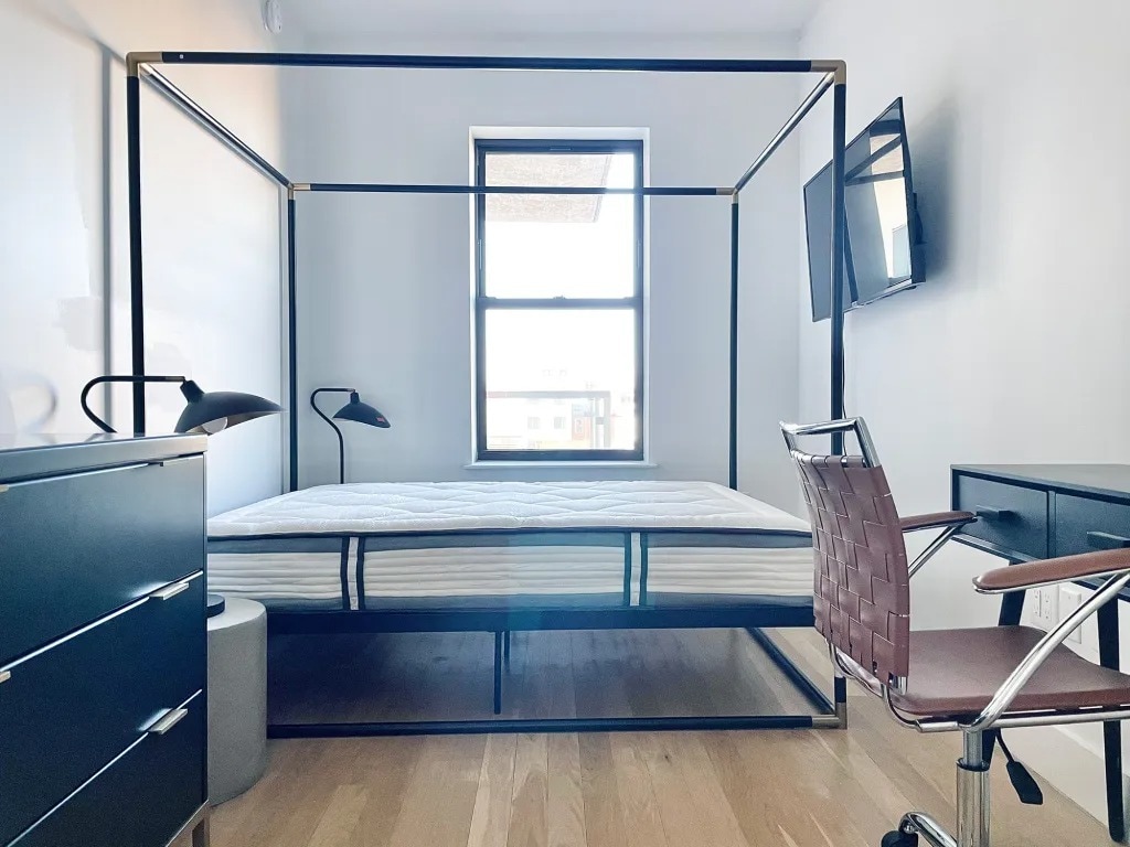 Furnished room/NOT APARTMENT - Furnished room/NOT APARTMENT
