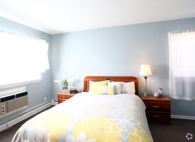 Master Bedroom - Cedarwood Apartments