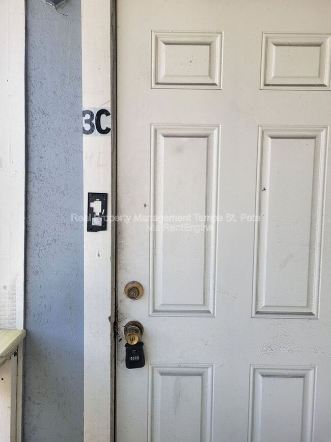 Foto del edificio - 803 E Lake Ave