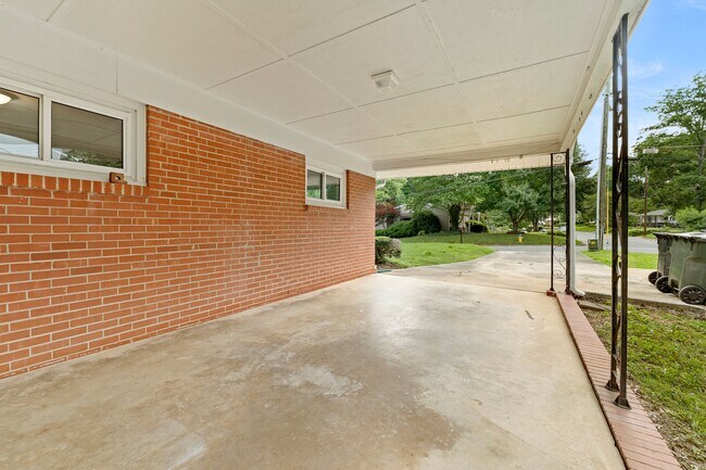 Foto del edificio - 548 Todd Dr NE