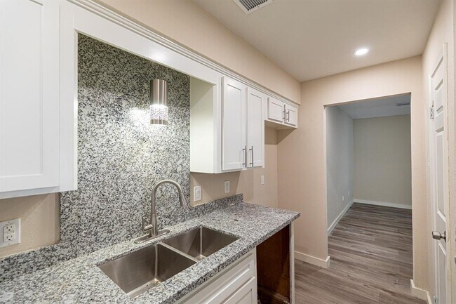 Foto del edificio - 15 Capewood Ct