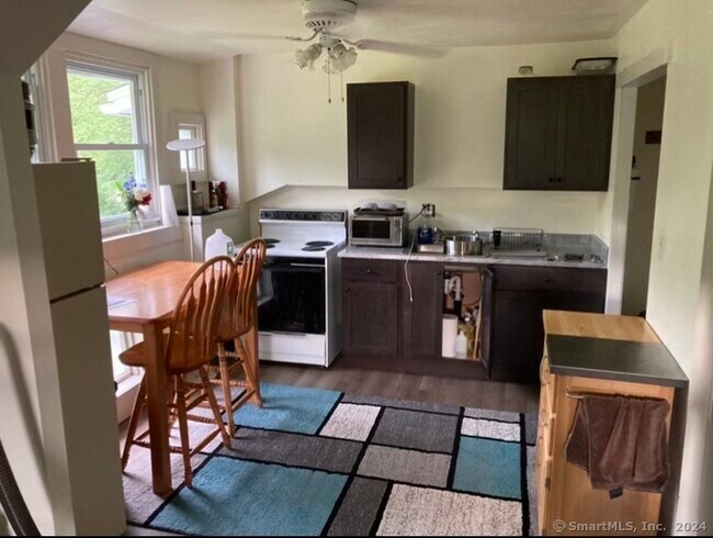 Foto del edificio - 7 Tolland Turnpike