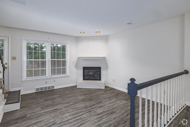 2BR, 2BA - 1,100SF - Living Room - 155-189 S Eagle Creek Dr