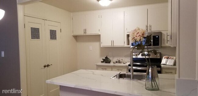 Building Photo - 3 br, 1 bath House - 3208 Hurley Way