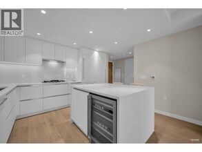 Building Photo - 485-442 W 42nd Ave