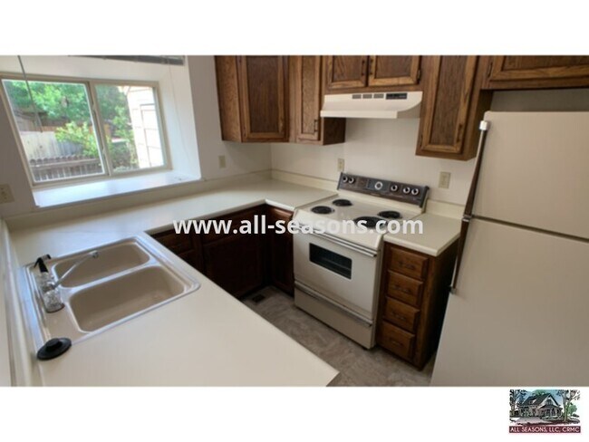 Foto del edificio - Rockrimmon Area 2 Bedroom 2 Story Townhome...