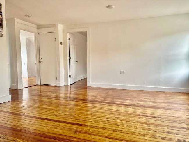 Foto del edificio - 72 N Cherry St