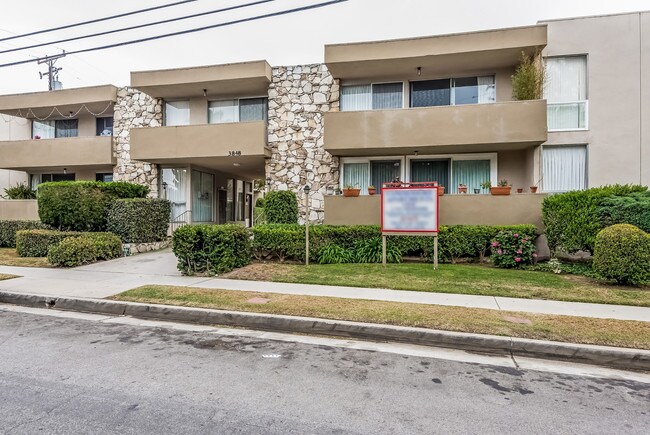 Foto del edificio - 3858-3858 W 226th St