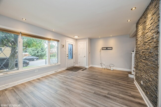 Building Photo - 5236 W 54th St