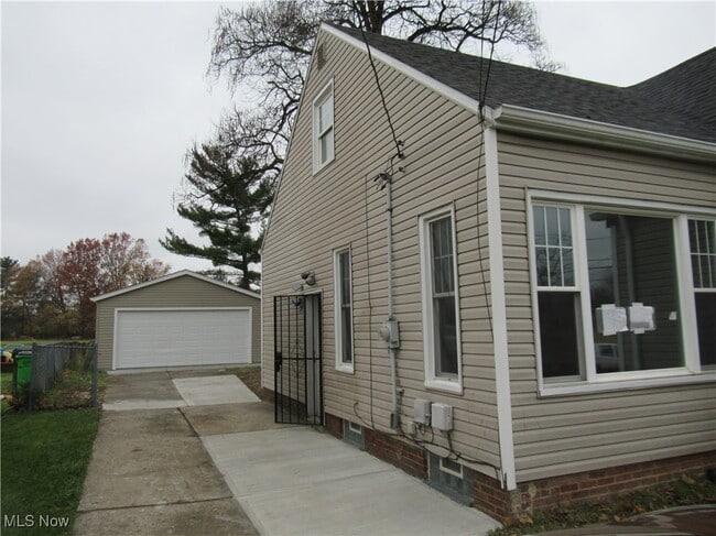 Foto del edificio - 4738 Lawrence Ave