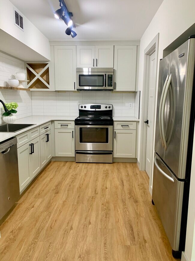 Foto del edificio - 1483 Theresa Dr