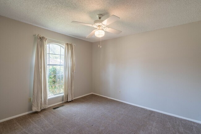 Foto del edificio - 6125 S Troost Ave