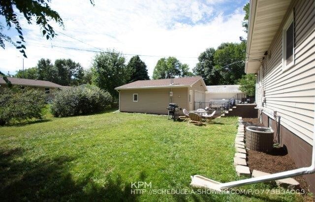 Building Photo - 3937 Lakeview Dr