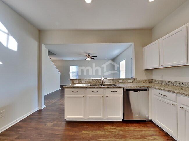 Foto del edificio - 405 Ridgedale Rd