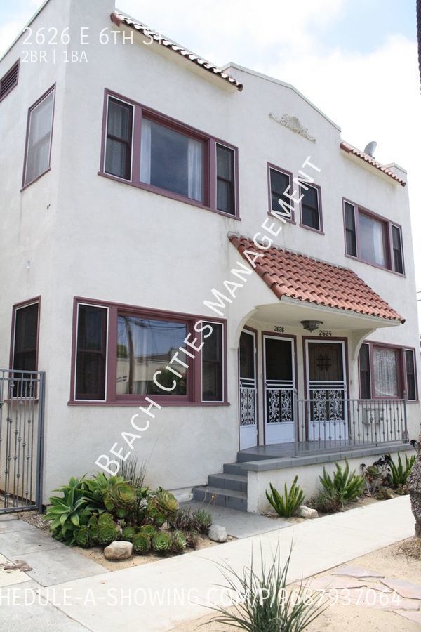 Building Photo - 2 Bedroom 1 Bath Mission Revival Duplex wi...