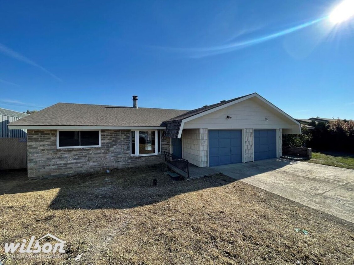 Primary Photo - Charming 3 Bedroom, 2 Bath Home in West Ya...