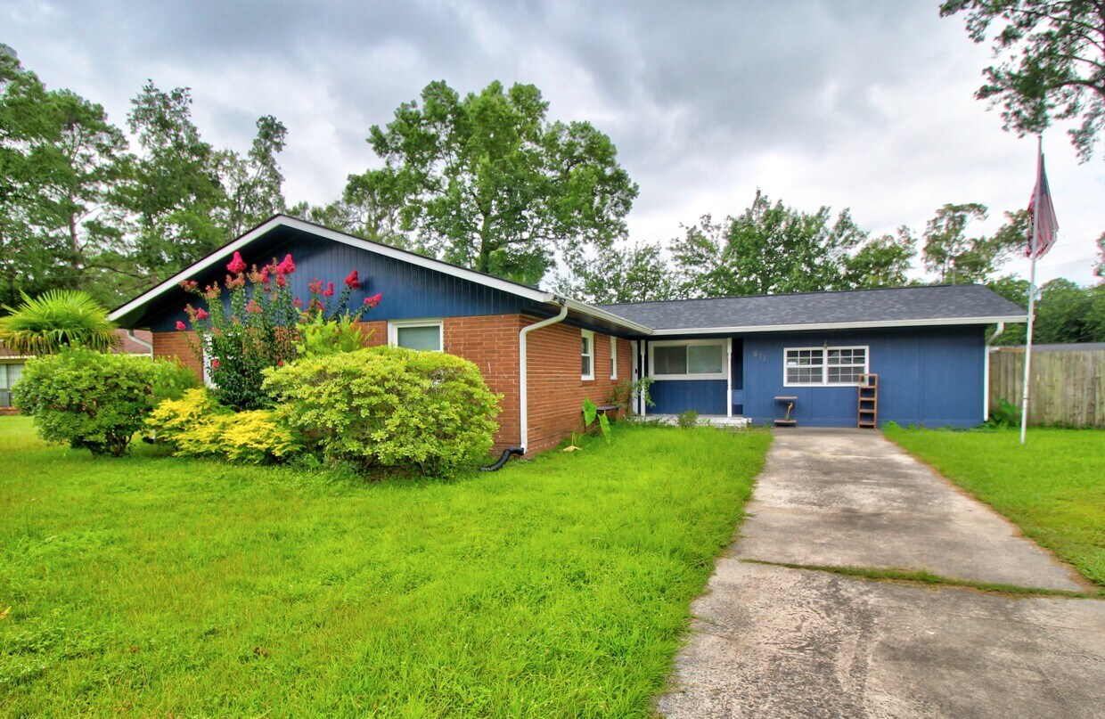 Primary Photo - 511 Red Oak Rd