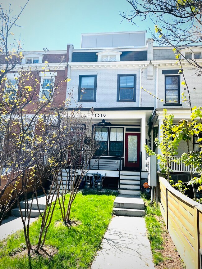 Foto del edificio - 1310 Spring Rd NW