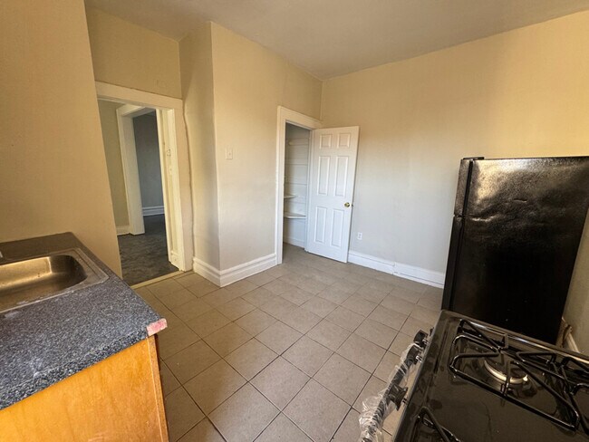 Foto del edificio - 210 Roseville Ave