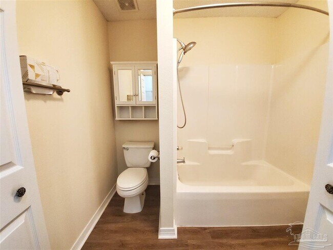 Foto del edificio - 2232 Trailwood Dr