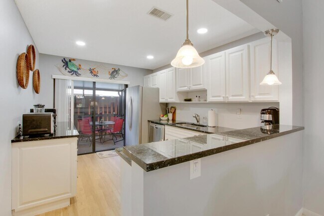 Building Photo - 8093 SE Villa Cir