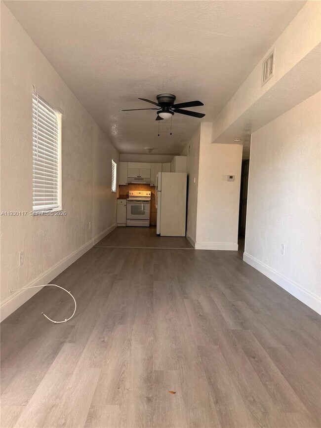 Foto del edificio - 1123 NW 27th Ave