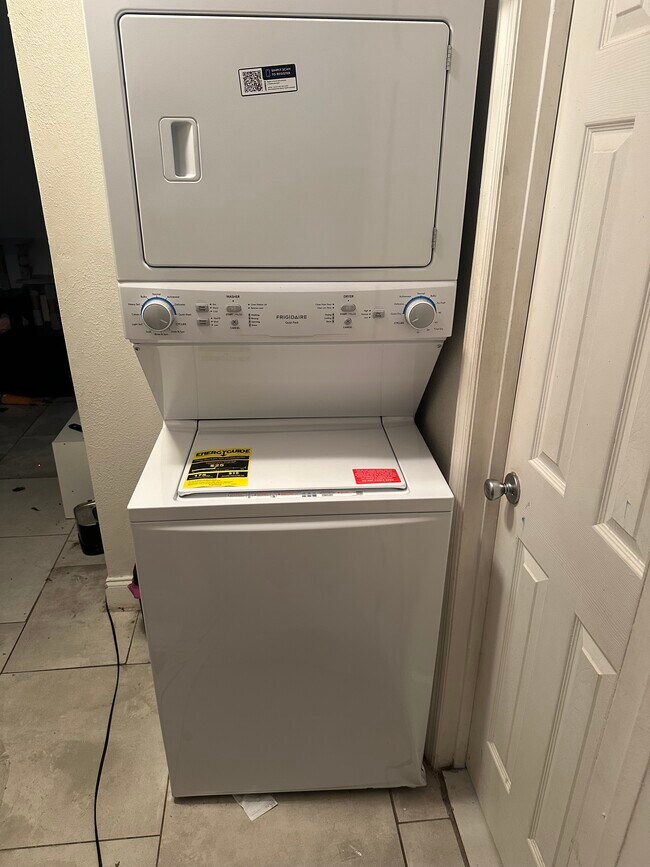 Foto del edificio - 1245 W 30th St