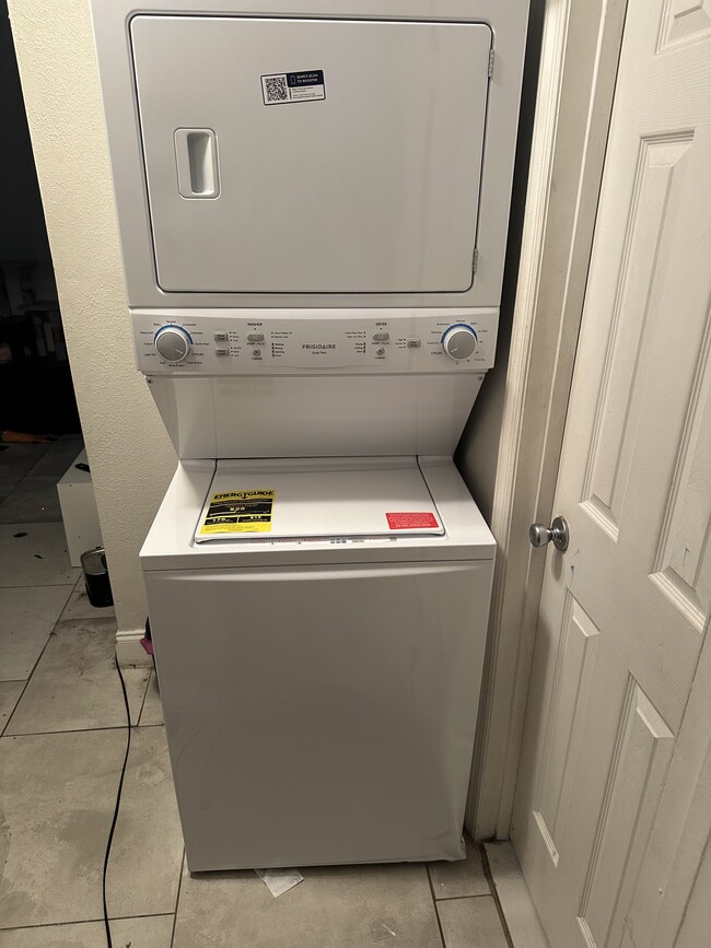 Building Photo - 1245 W 30th St