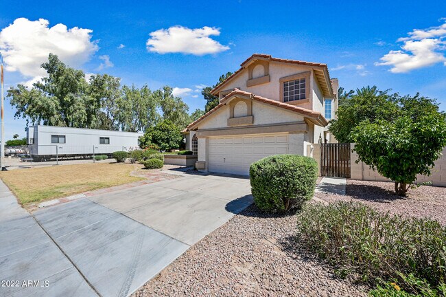 Building Photo - 1581 W Carla Vista Dr