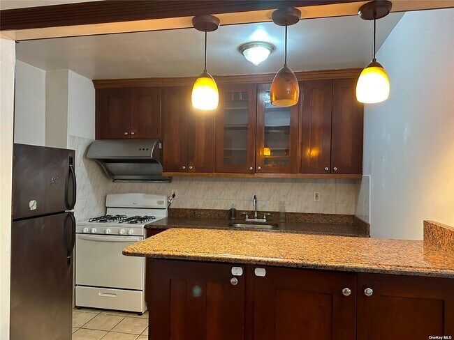 Foto del edificio - 45-41-45163 163rd St