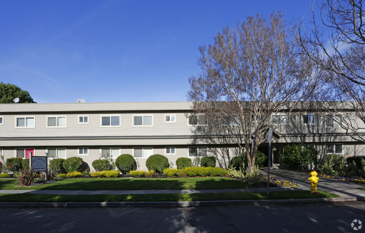 Building Photo - Blue Fountain Apartments