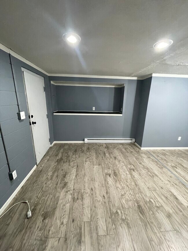 Building Photo - 803 N Roosevelt Ave