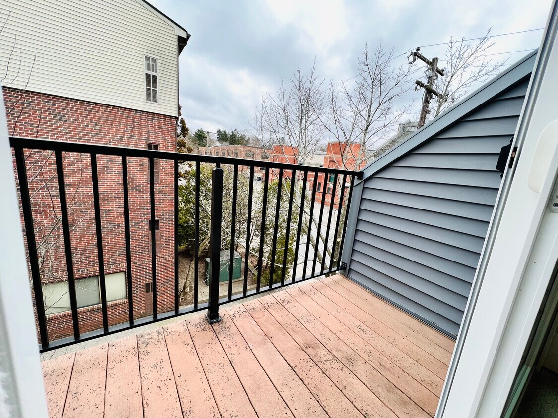 24 Stenton Ave Unit 303, Providence, RI 02906 Condo for Rent in