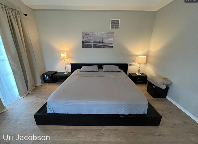 Foto del edificio - 5 br, 3.5 bath House - 909 N. Burghley Avenue