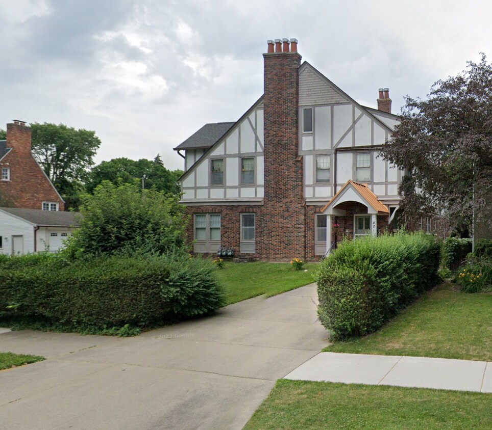 421 Rivard Blvd Unit 2, Grosse Pointe, MI 48230 Room for Rent in