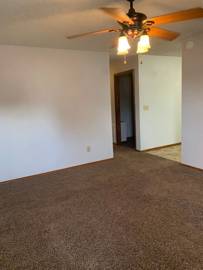 Building Photo - Cute 3 bedroom house ready to rent!