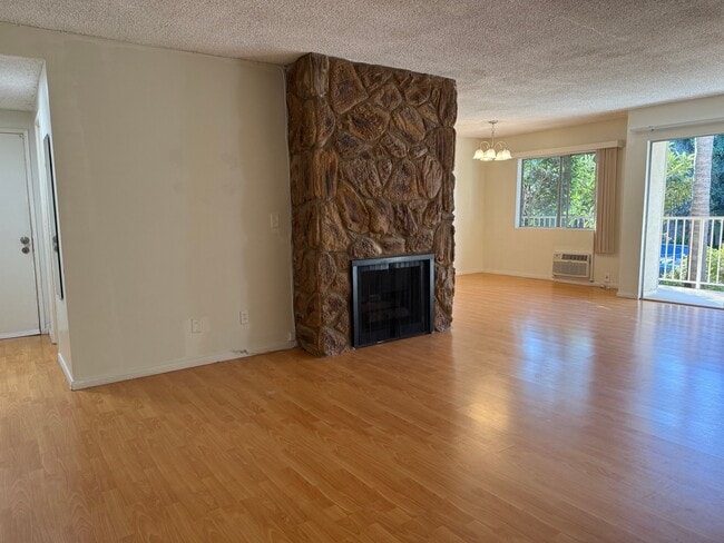 Photo - 11929 Kiowa Ave (Los Angeles, CA) Apartment