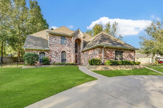 Building Photo - Charming 4-Bedroom Home on Nearly an Acre in The Woodlands Area – Zoned to Woodlands ISD!