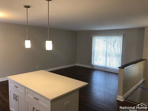 Building Photo - 330 E Tulip Dr