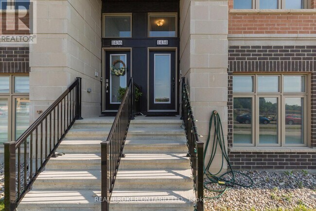 Photo du bâtiment - 1434 Hemlock Rd