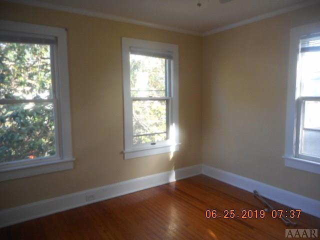 Building Photo - 912 N Road St