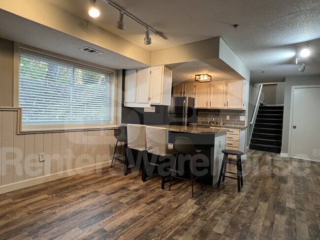 Foto del edificio - 5441 Rowland Rd