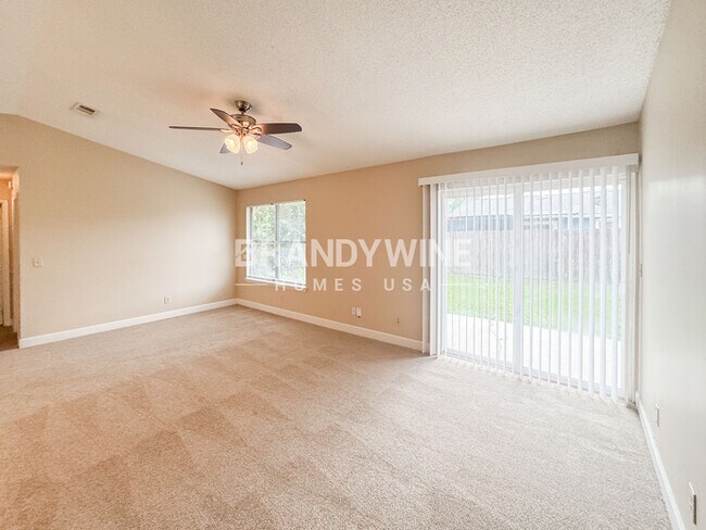 Foto del edificio - 8142 Settlers Landing Trail N