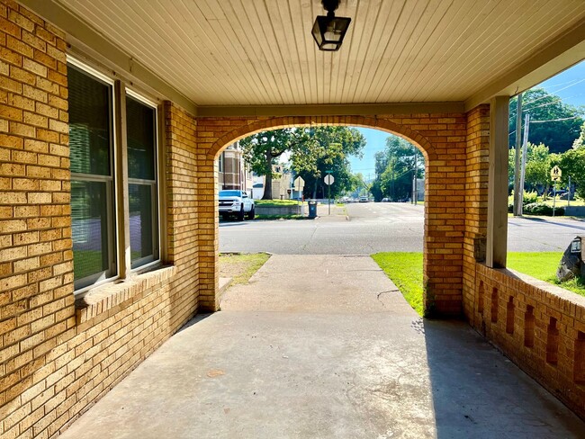 Foto del edificio - Cozy 3-Bedroom House on Linwood Ave.