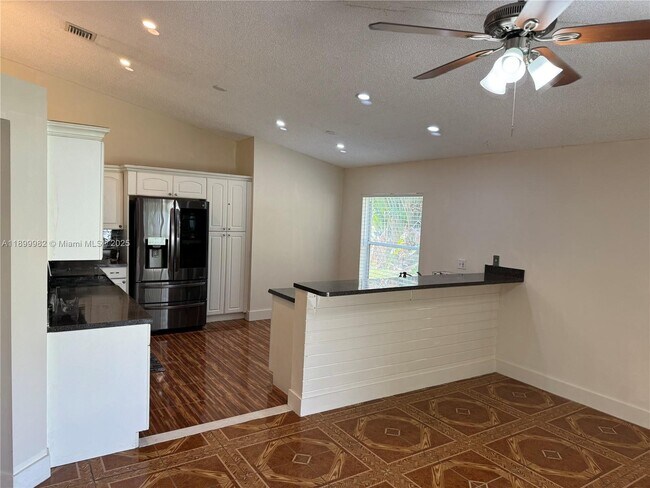 Foto del edificio - 9095 SW 20th St