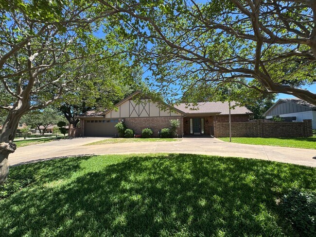 Foto del edificio - Gorgeous 3/3/2 Home on Spacious Corner Lot...