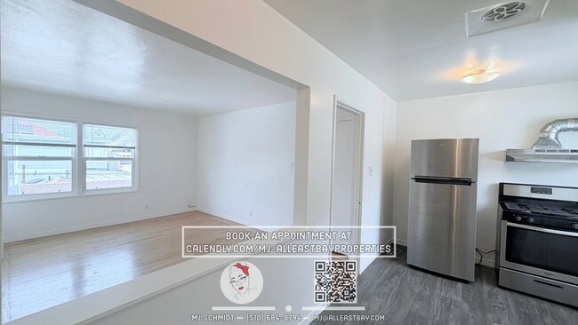 Foto del edificio - Remodeled top floor 1 Bd with hardwood flooring and spacious modern kitchen $1850
