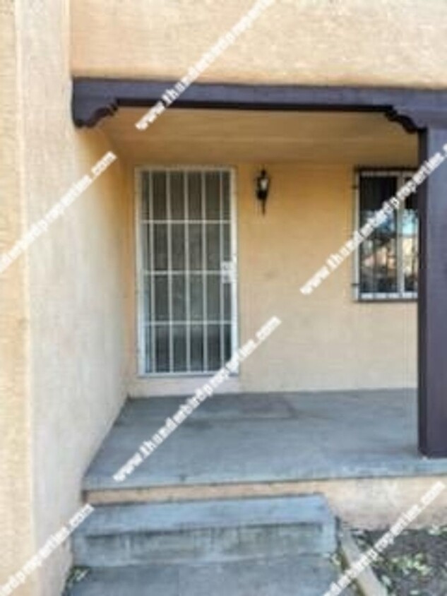 2 bedroom, 1 bath close to CNM - 2 bedroom,  1 bath close to CNM