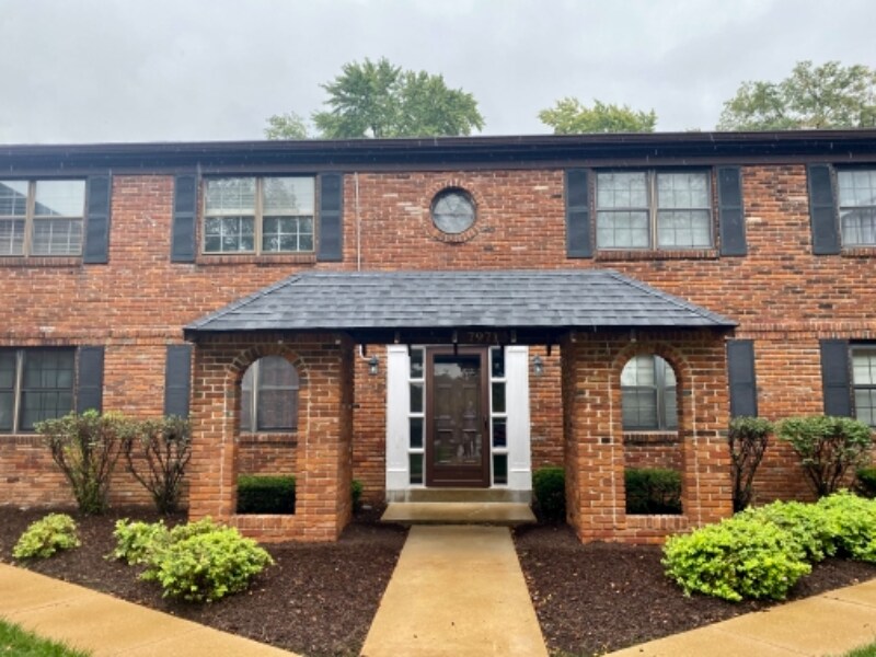 Primary Photo - 7971 Royal Arms Ct